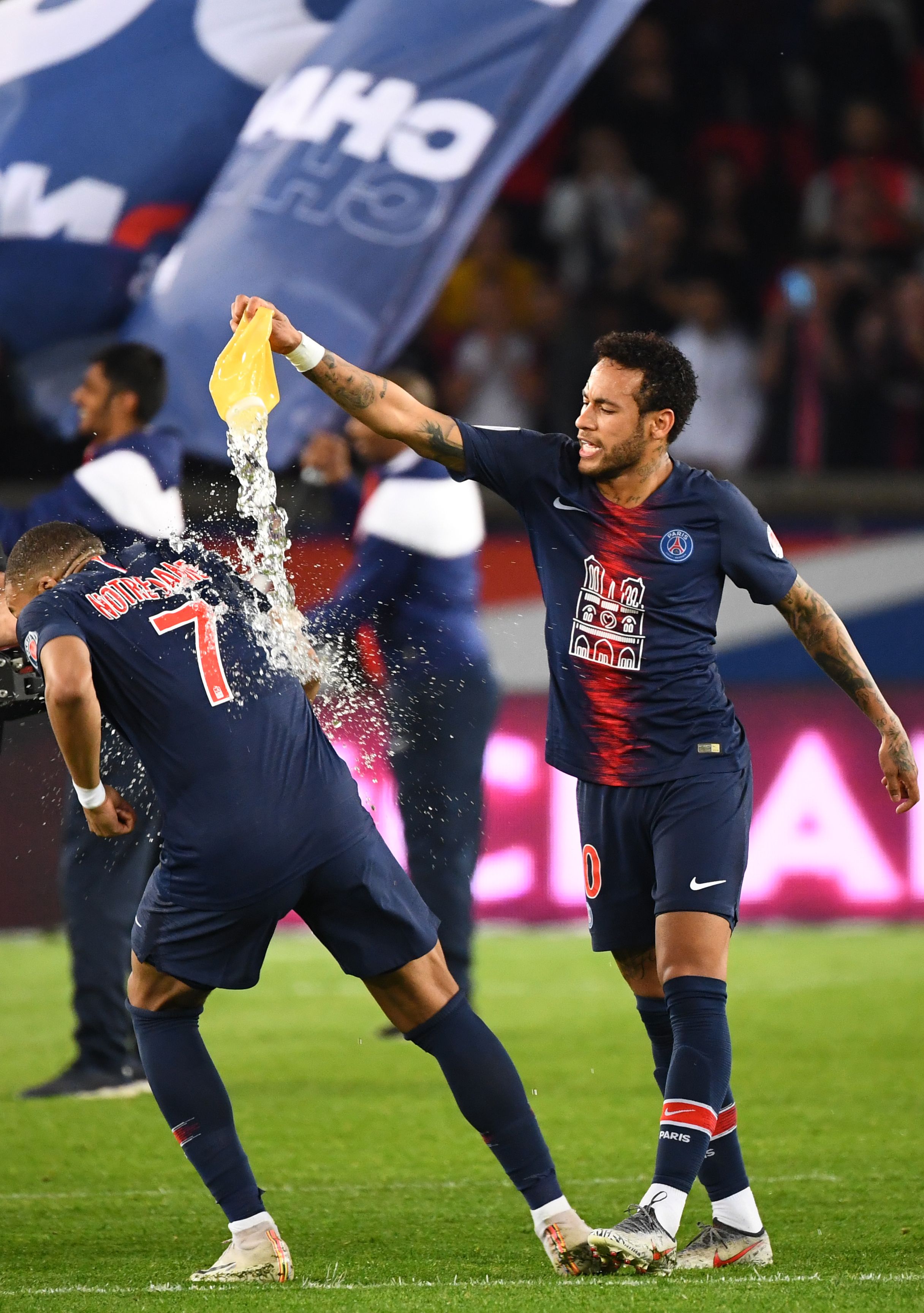 杰克逊在采访中谈到他年轻时朋友们总叫他内马尔：