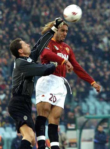 足球报：本土教练担纲国足主帅的可能性大增，邵佳一已报名