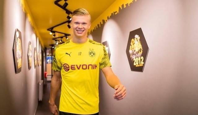 拜仁客战斯图加特：雅克松、金玟哉首发，乌尔比希出战