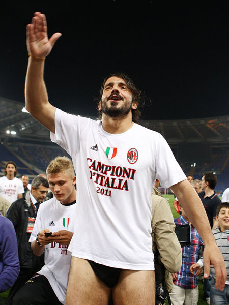 拜仁官方：于帕梅卡诺未进入本轮名单，是因为负荷管理轮休