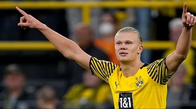 阿森纳以2-0击败布伦特福德，扩大领先优势，巩固争冠地位。