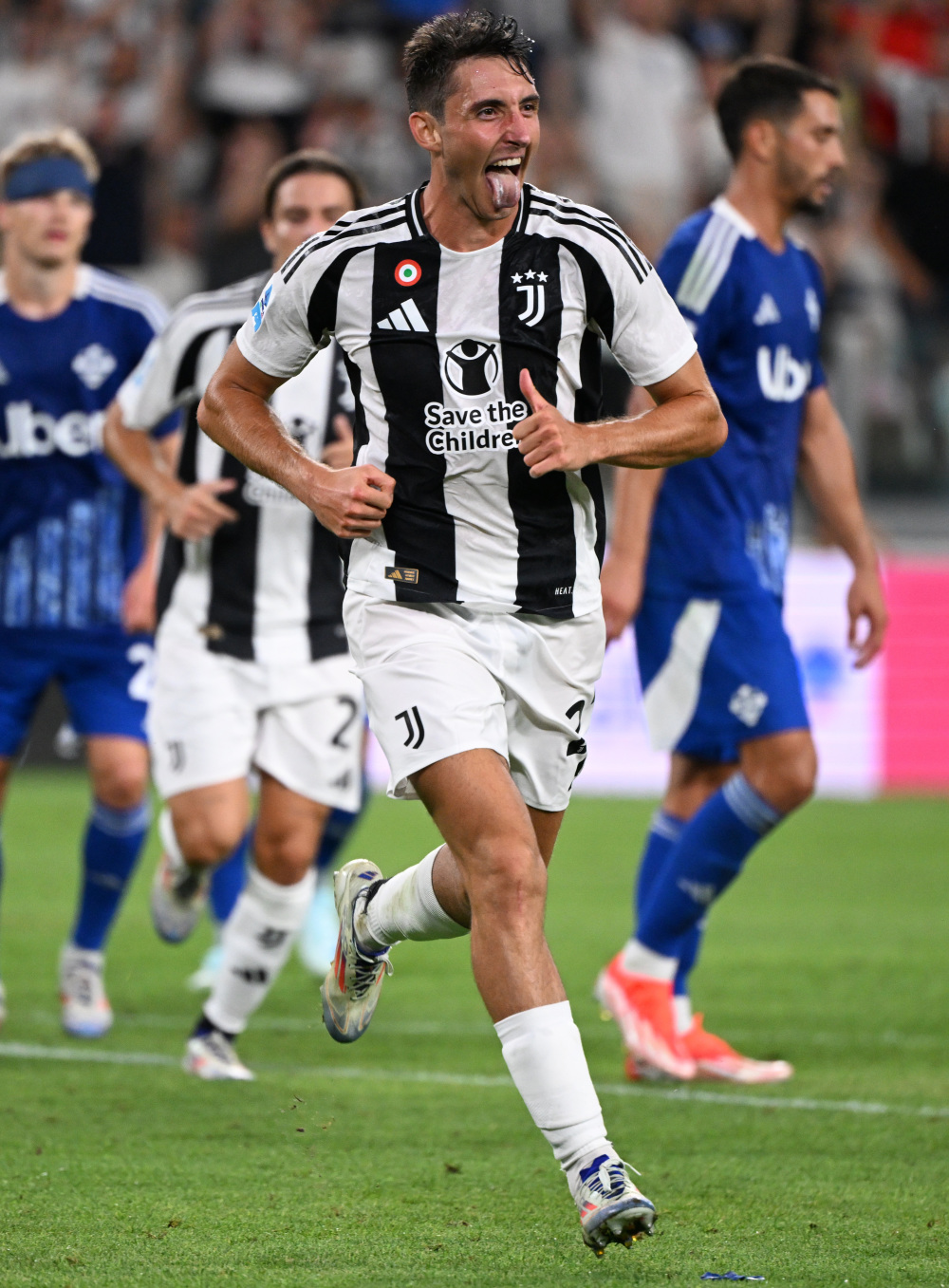 FC首尔官方：我们向球迷致歉，亚冠战绩低迷理应接受批评